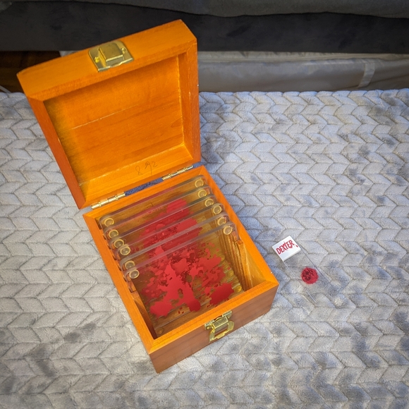 SOLD🔪😳Dexter blood spatter Coasters 💢 set of 6 collector's item - Picture 4 of 12